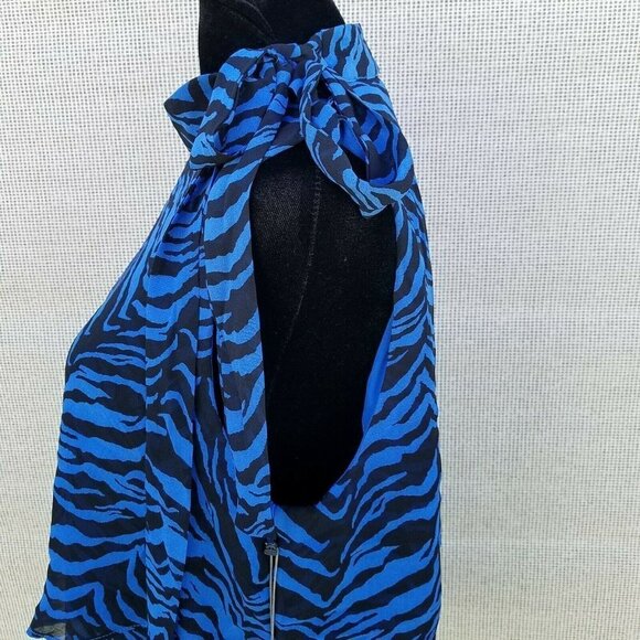 Vince Camuto Metro Blue Stripe Short Sleeve Blouse Women's. Size Medium. NWT - Picture 4 of 12